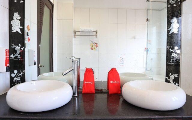 RedDoorz near Gia Dinh Church