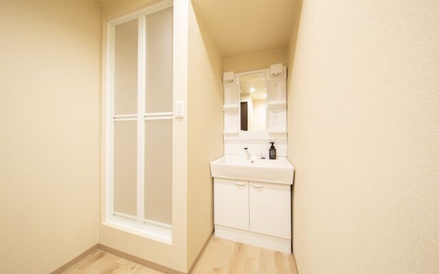 S Flat Kasugade Naka