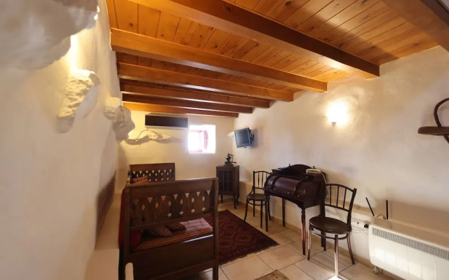 Lithos Stone Suites