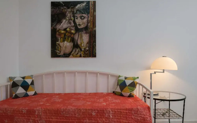 A8 - Modern apt With Terrace, 3 min Walk to Beach