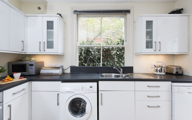 Spacious 1BR Garden Flat in Brixton