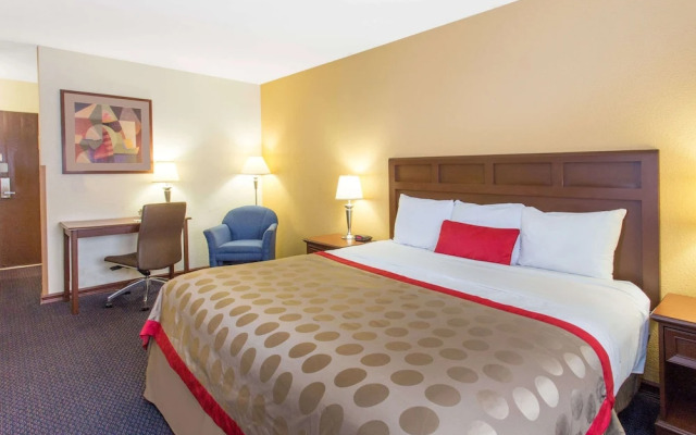 Baymont Inn & Suites Waukesha
