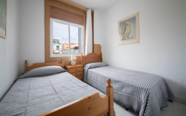 R126 Beachfront Apartment Sant Salvador