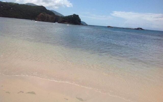 Rainbow Beach Apartments & Rooms