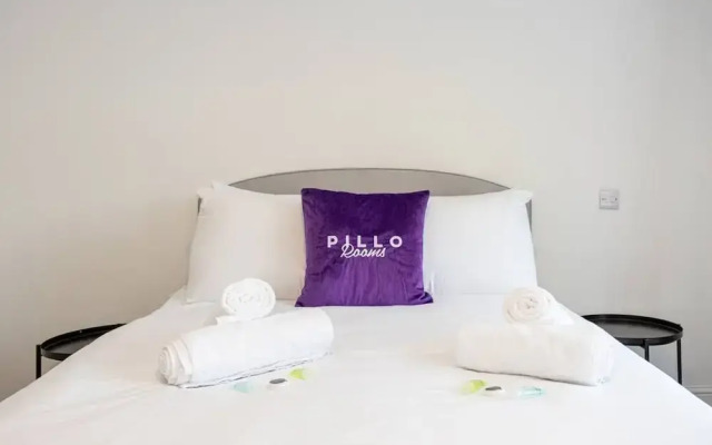 Spacious House With Parking Near Heaton Park