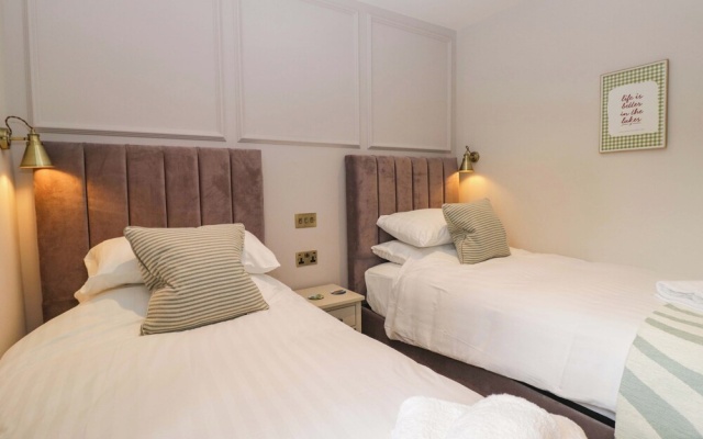 5 Caxton House