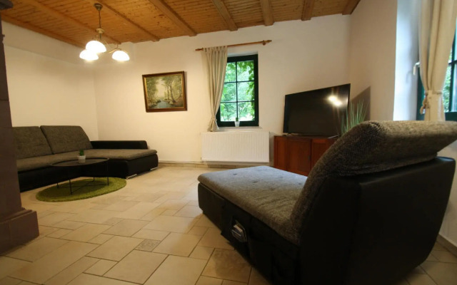 Semi detached house, Glave