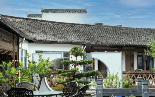Hongcun Li · Qinghe MIRACLE · WONDERLAND Leisure Courtyard Mountain View Resort Chinese Inn – Outside – Huangshan