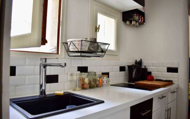 Close To Montmartre 1 Bedroom Apartment