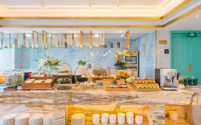 Beijing You 'anmen West Railway Camp Station Atour Hotel