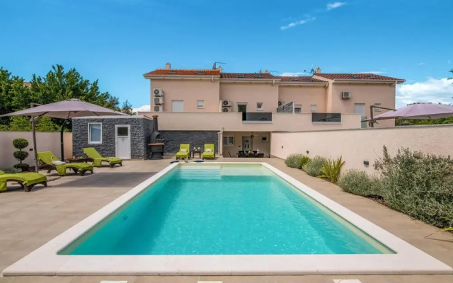 Beautiful Home in Brzac With Wifi and 2 Bedrooms