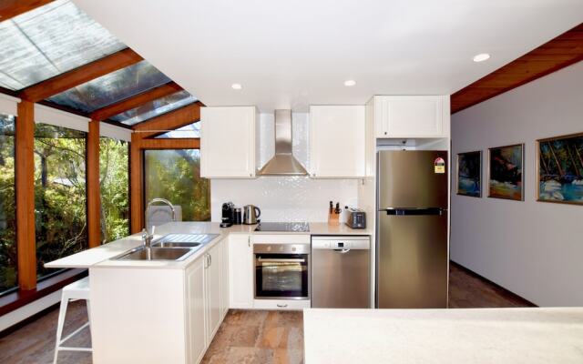Sublime Cedar Lodge Leura