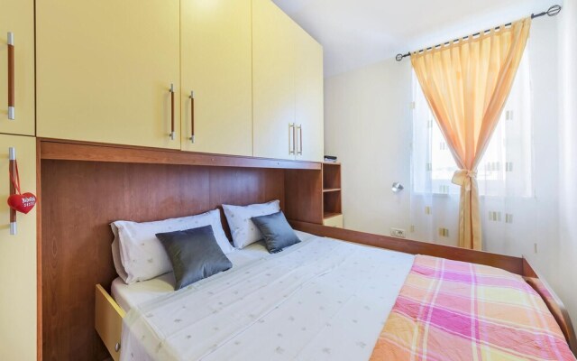 Nice Apartment in Pula With Wifi and 2 Bedrooms