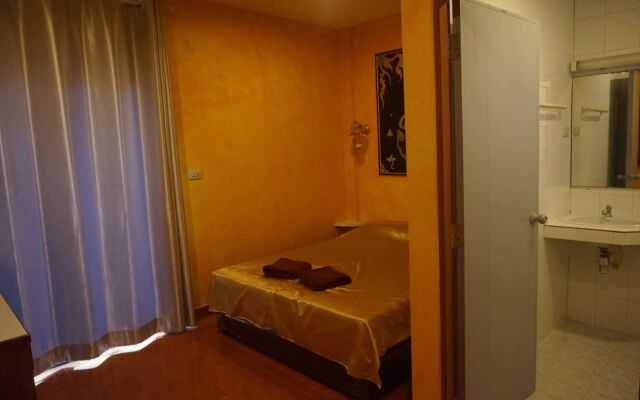 Ban Elephant Blanc Apartment