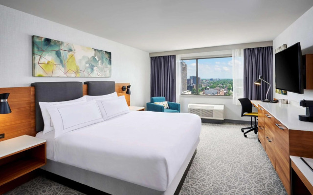 DoubleTree by Hilton Windsor Hotel & Suites