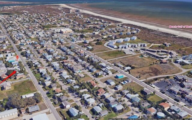 The Purple House - Four Bedroom Home