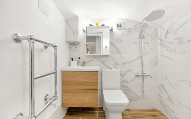3 Bedroom 2 Bathroom Victorian Flat in Kensington