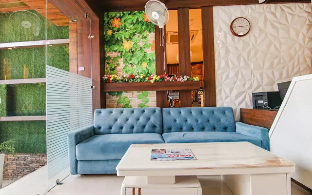 FabHotel Golden City
