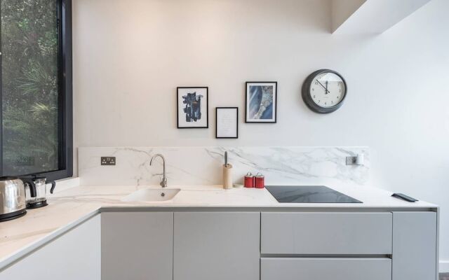 Modern, Bright & Elegant 3 Bed Fulham Maisonette