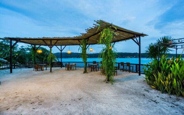 Laguna Reef Huts