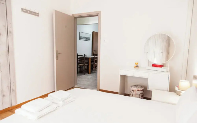Cozy apt near Stavros Niarchos Park