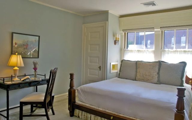 Hilltop Inn