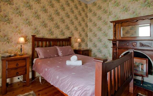 Seaton on Spence - Old world charm with modern living