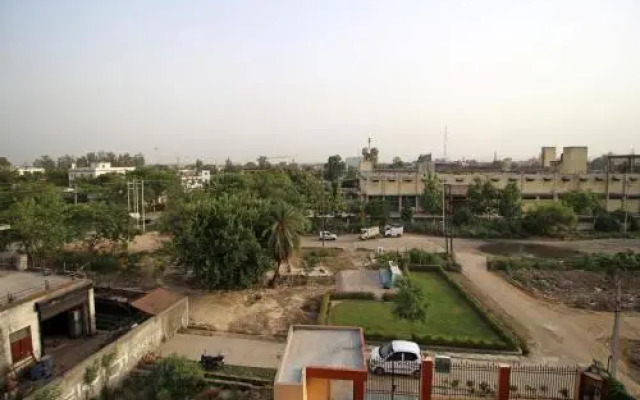 Hotel City Rooms Greater Noida by OYO Rooms