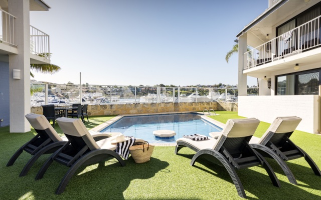 Pier 21 Riverside Apartment Hotel