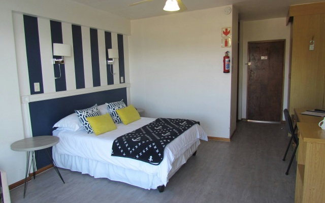 Hoedjiesbaai Hotel