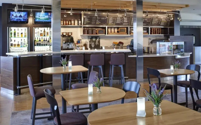 Courtyard by Marriott Milwaukee Brookfield
