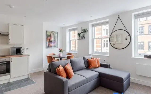 The Foley Residence II - Fitzrovia - by Frankie