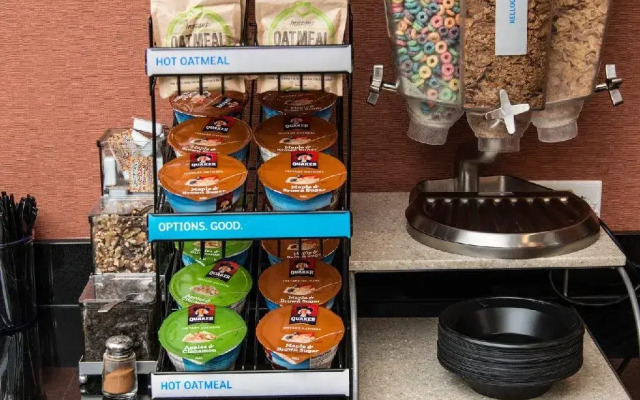 Holiday Inn Express & Suites Columbus - Easton Area by IHG