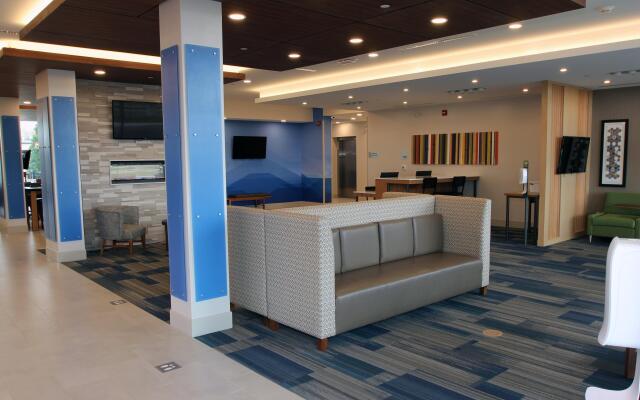 Holiday Inn Express & Suites Collingwood by IHG