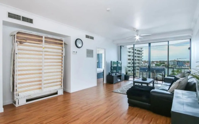 Modern 2 Bedroom River View Apartment in Docklands