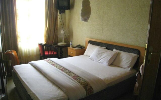 Step Town Hotel