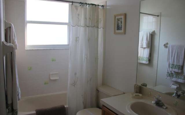 4BR Cresent Lakes Pool Home by FVM