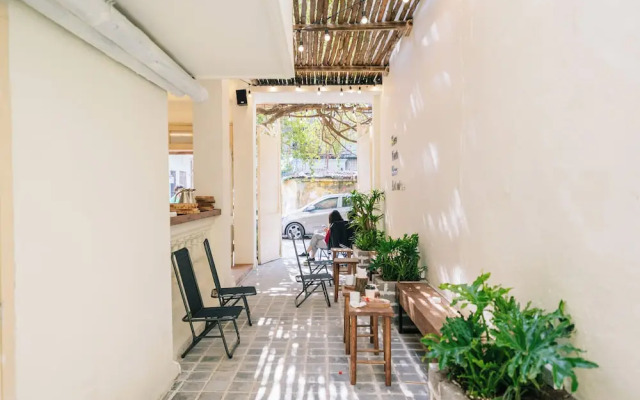 UNIQUE Creative Apartment w ROOFTOP Garden