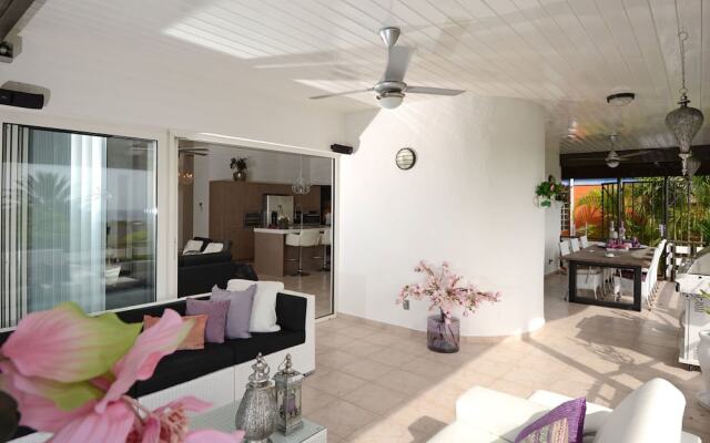 Luxurious Villa in Willemstad with Private Pool
