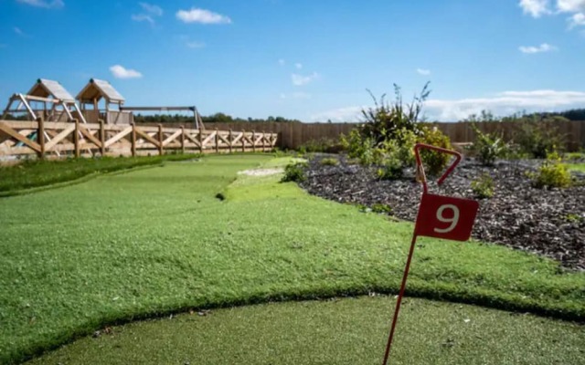 3-bed Lodge Sleeps 6 -hot tub -resort Access