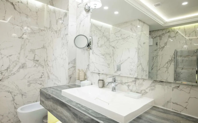 Tresor Le Palais Timisoara, Curio Collection By Hilton