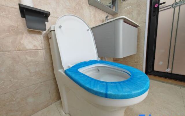 qianfeng Hotel (Pedestrian Street Snack City)