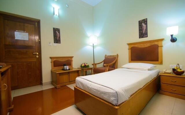 Club 7 Hotel