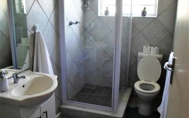 Cenikma Guest Suites - Couples Room