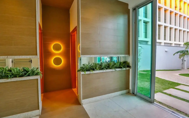 Jade Hotel