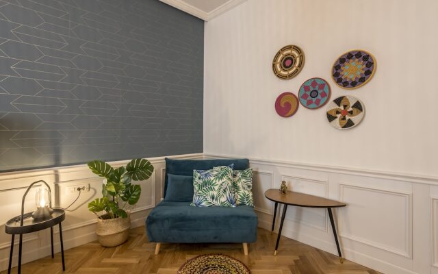 Evala luxury rooms with pool and garden