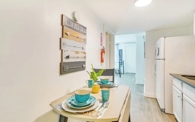 Walk to Downtown Albany: Ten Broeck Triangle Apt!