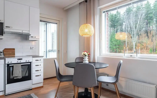 1BR Apt with Sauna - Balcony - Parking