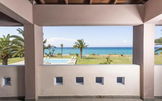 Villa Beachfront Kiss - 4bdrms, Tennis Court, Pool, BBQ, Beachfront