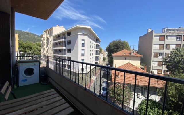 T2 St Jean 5' port/gare balcon Clim wifi